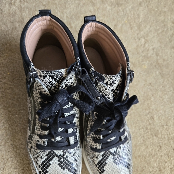 Linea Paolo Felicia Wedge Sneaker Platform 6M Snakeskin  Linea Paolo Felicia Wedge Platform Sz 10M Snakeskin Print womens Sneakers main image 1